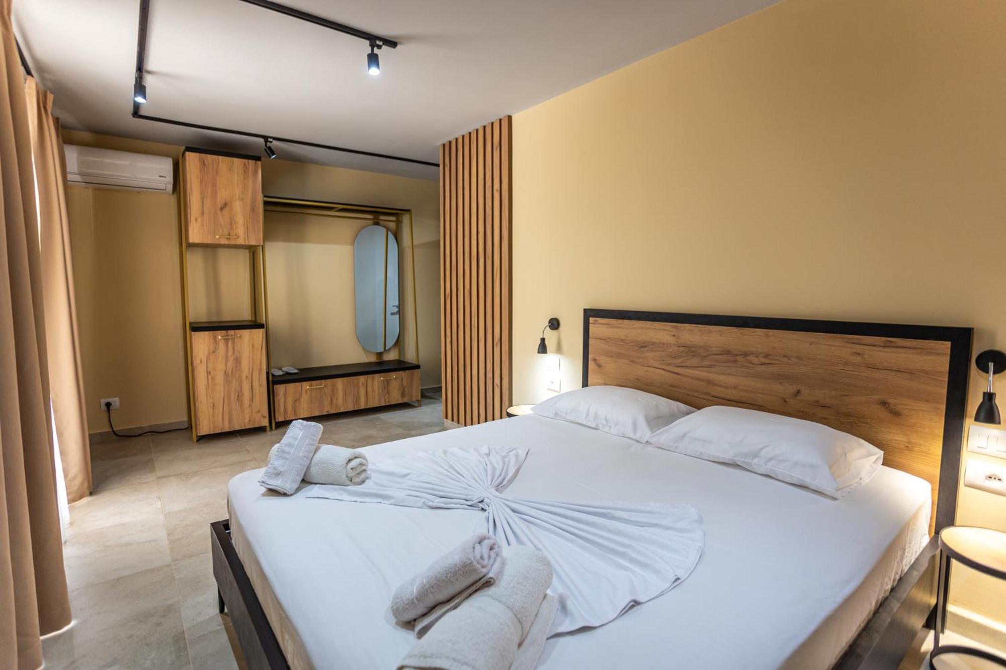 The Blue Wave Hotel Himare Esterno foto