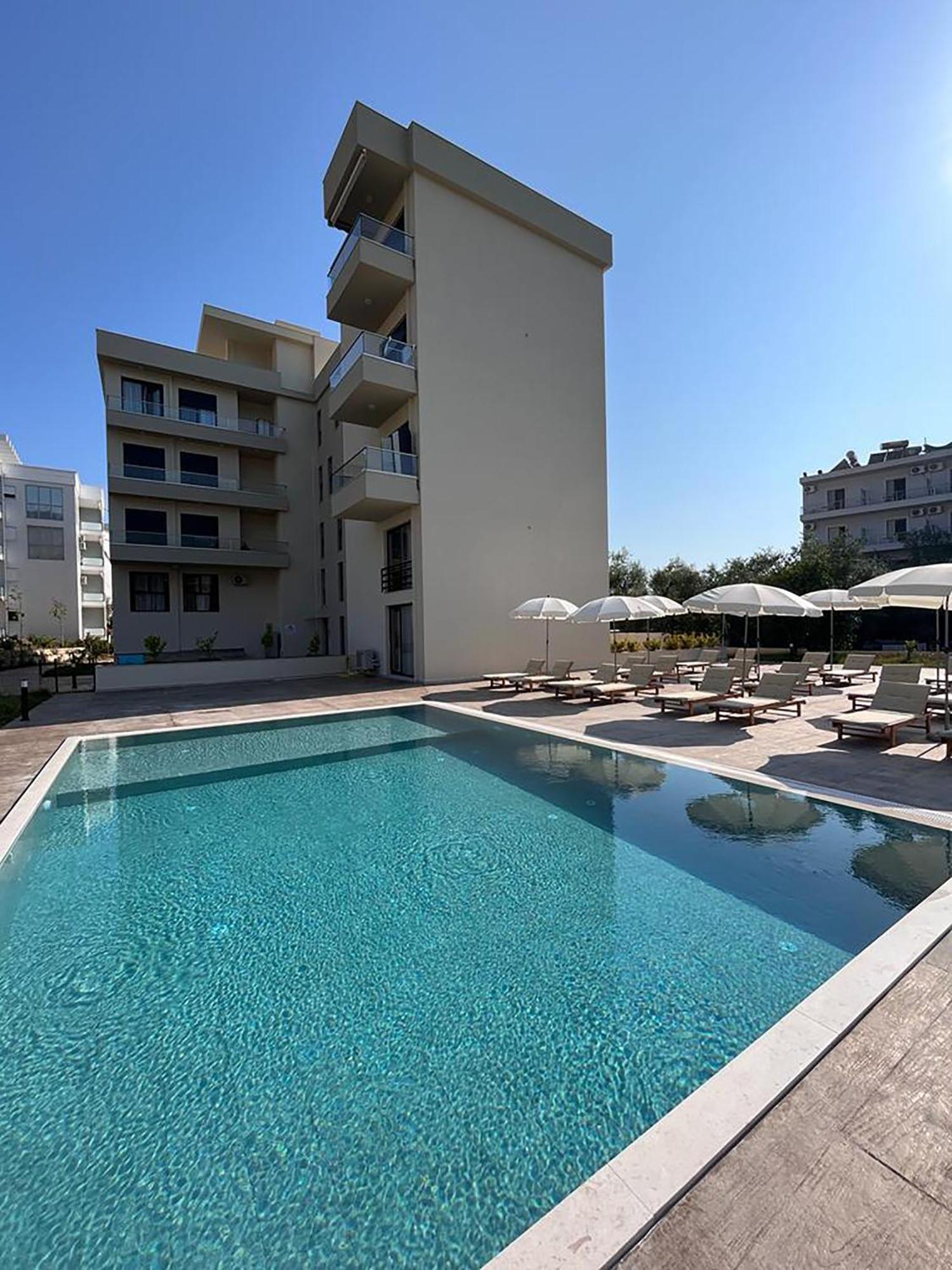 The Blue Wave Hotel Himare Esterno foto