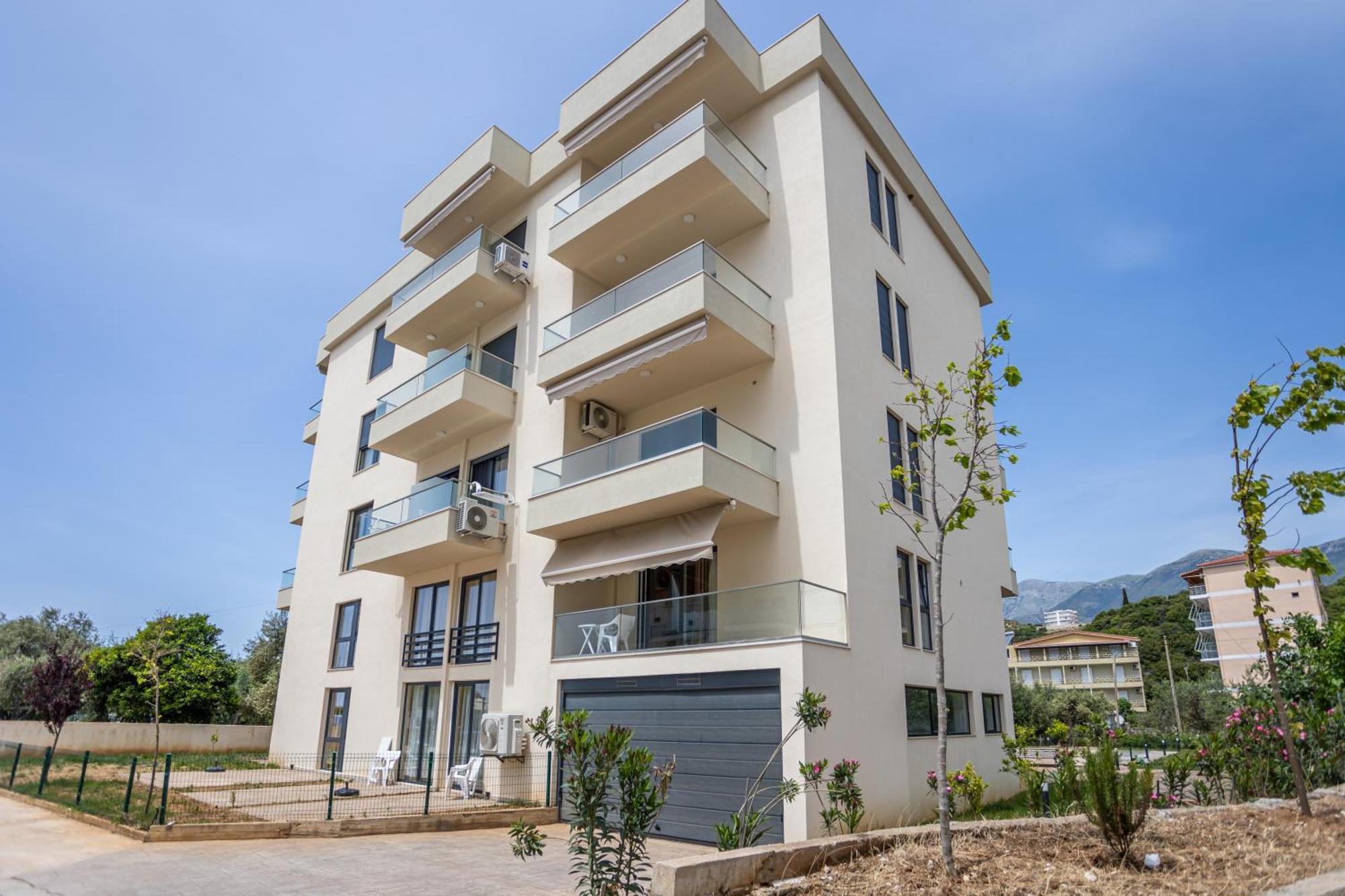 The Blue Wave Hotel Himare Esterno foto