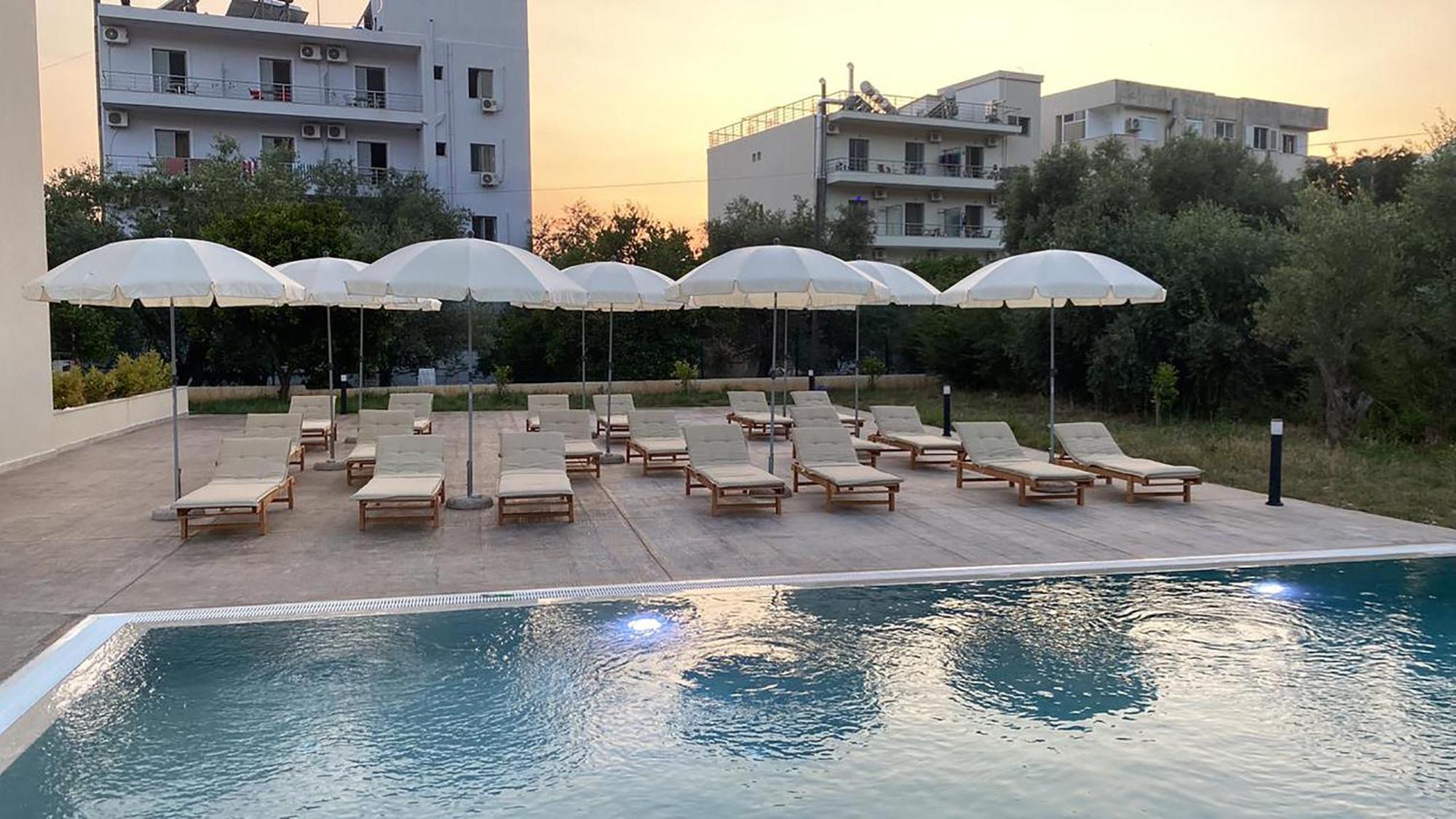 The Blue Wave Hotel Himare Esterno foto