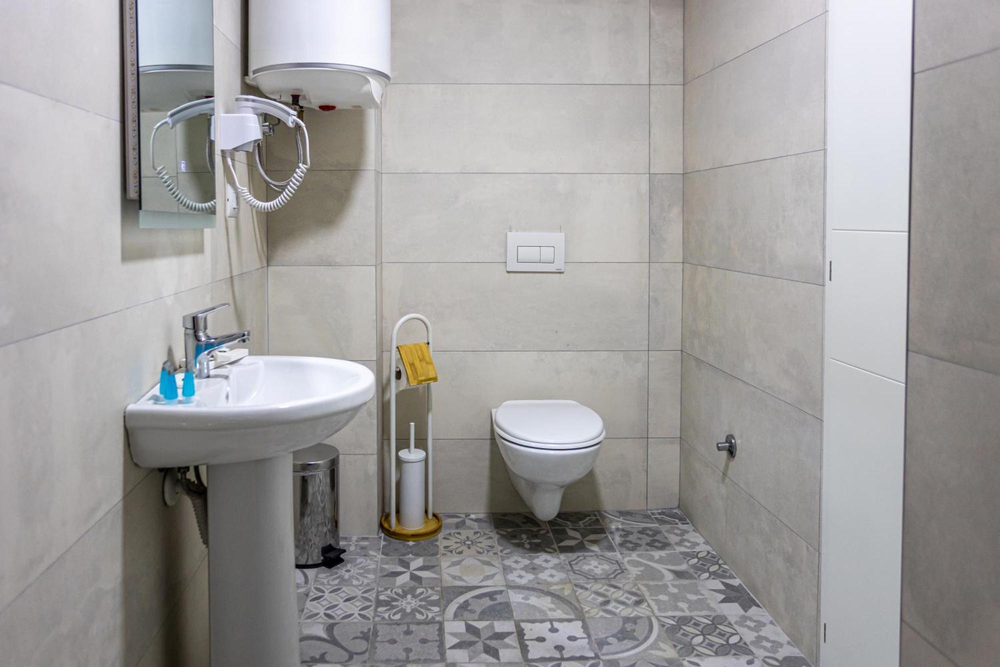 The Blue Wave Hotel Himare Esterno foto