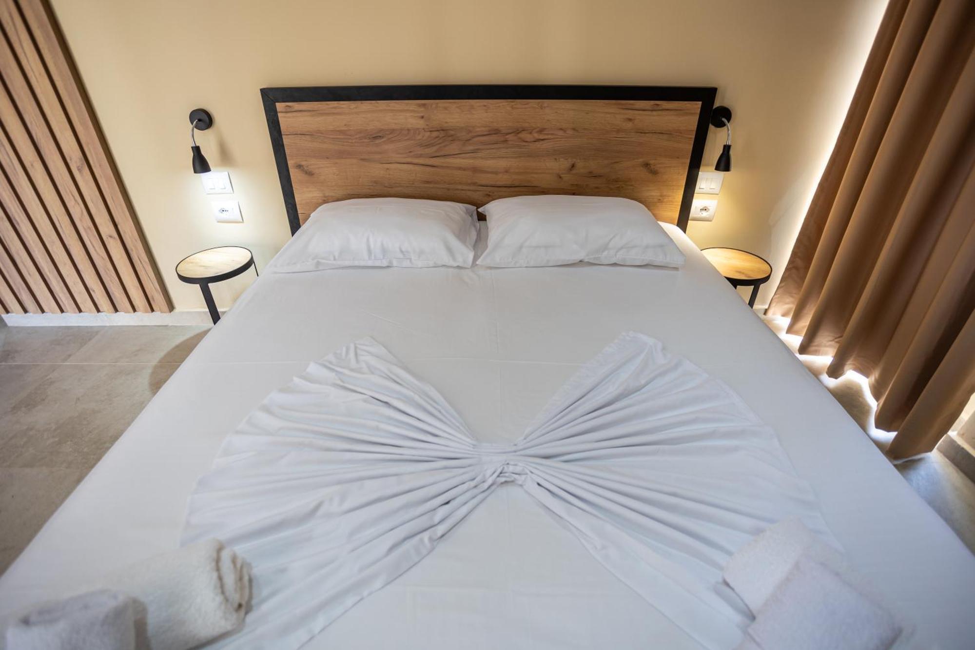 The Blue Wave Hotel Himare Esterno foto