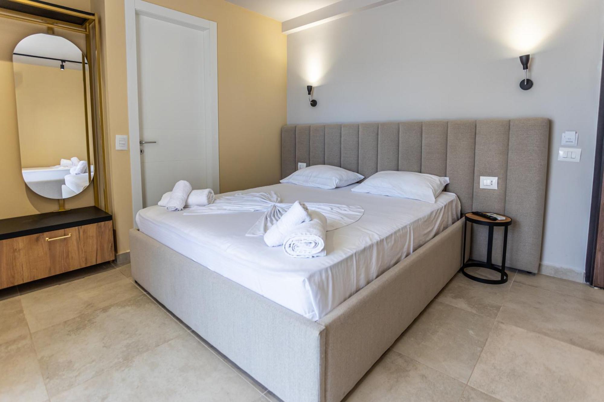 The Blue Wave Hotel Himare Esterno foto