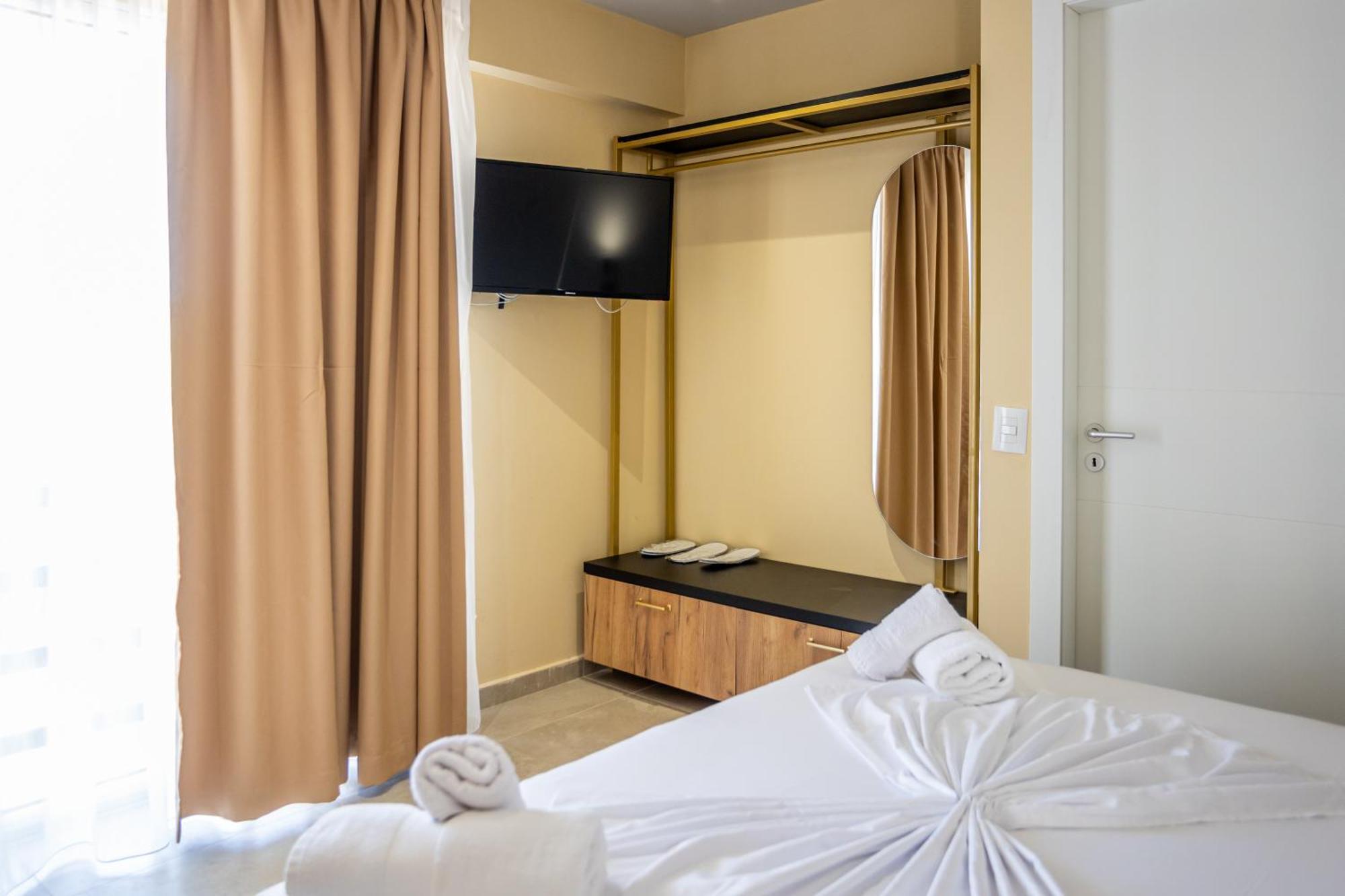 The Blue Wave Hotel Himare Esterno foto
