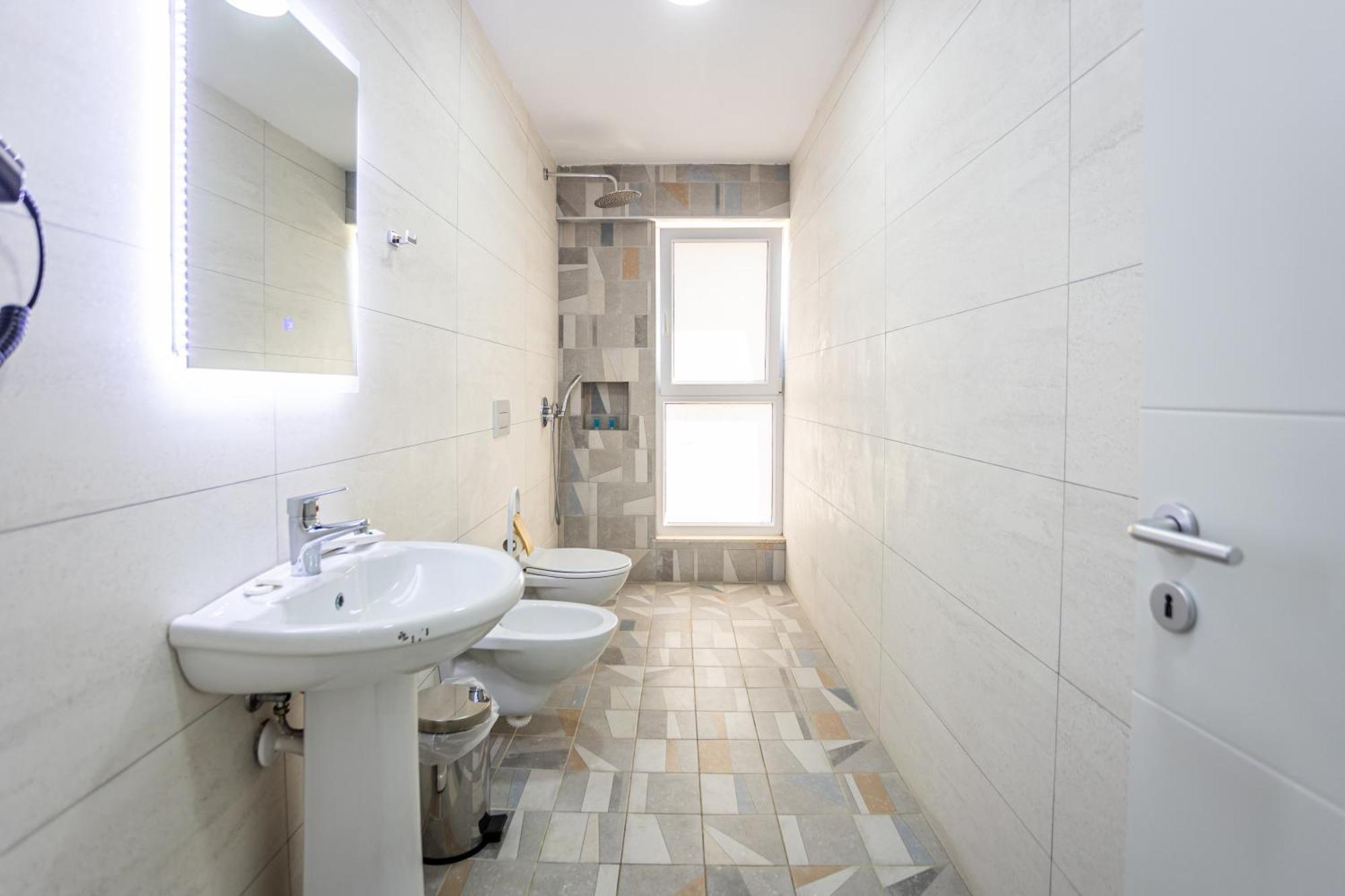 The Blue Wave Hotel Himare Esterno foto