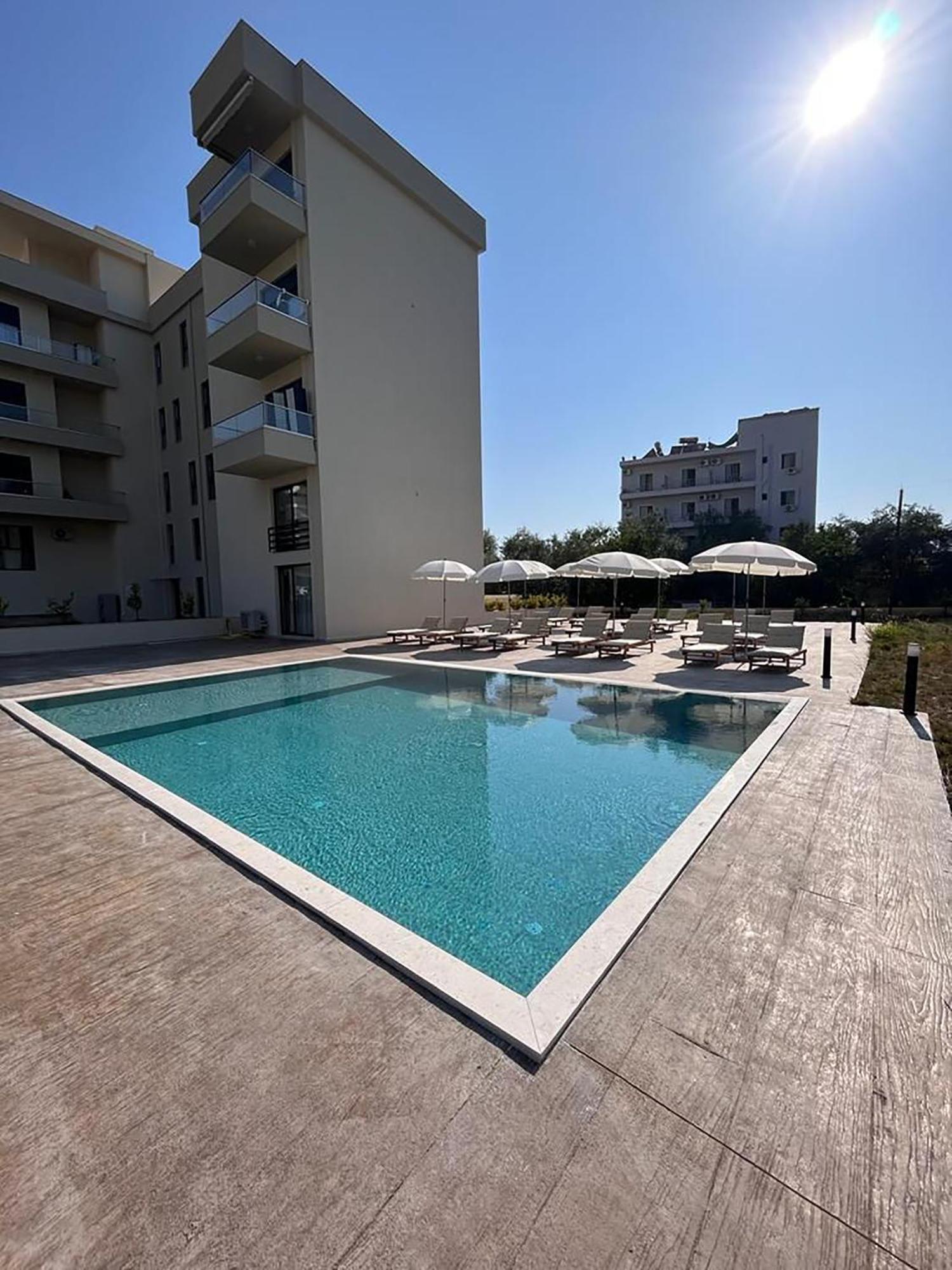 The Blue Wave Hotel Himare Esterno foto