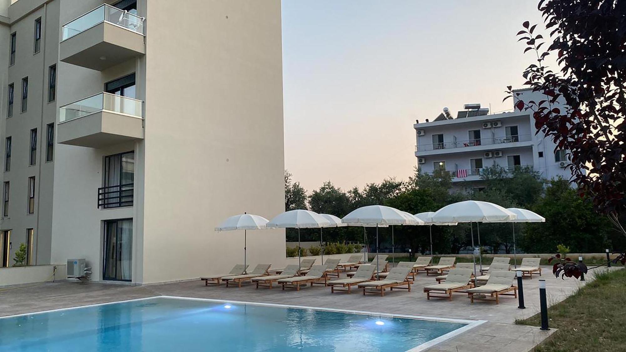 The Blue Wave Hotel Himare Esterno foto