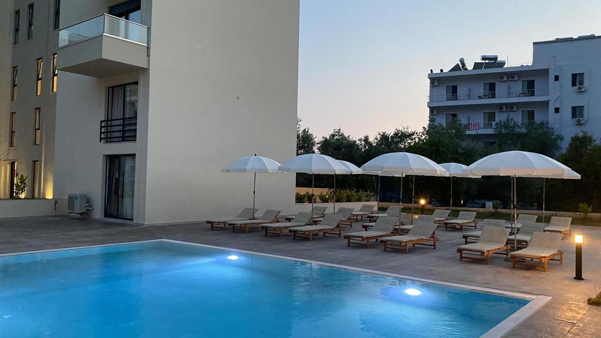 The Blue Wave Hotel Himare Esterno foto