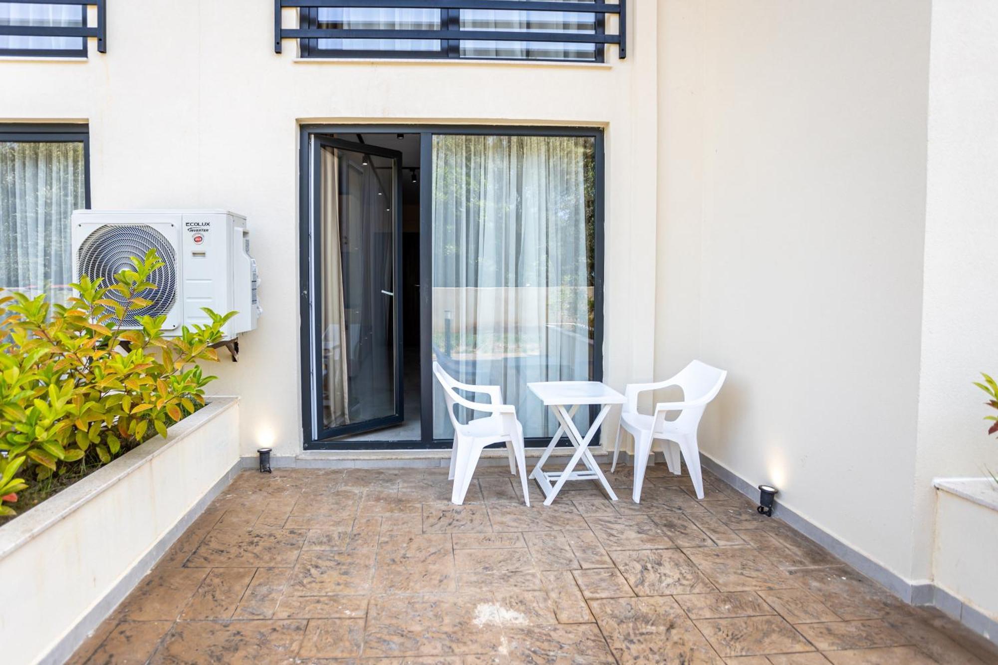 The Blue Wave Hotel Himare Esterno foto