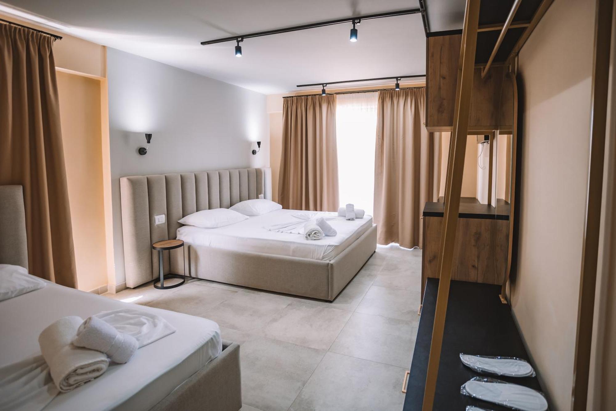 The Blue Wave Hotel Himare Esterno foto