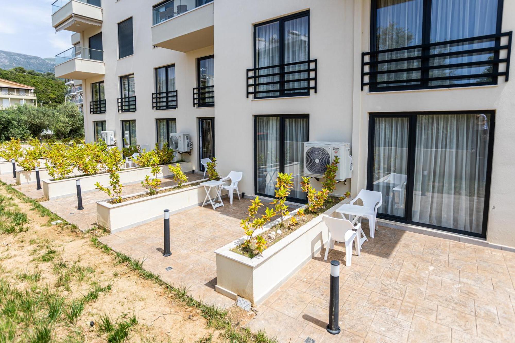 The Blue Wave Hotel Himare Esterno foto