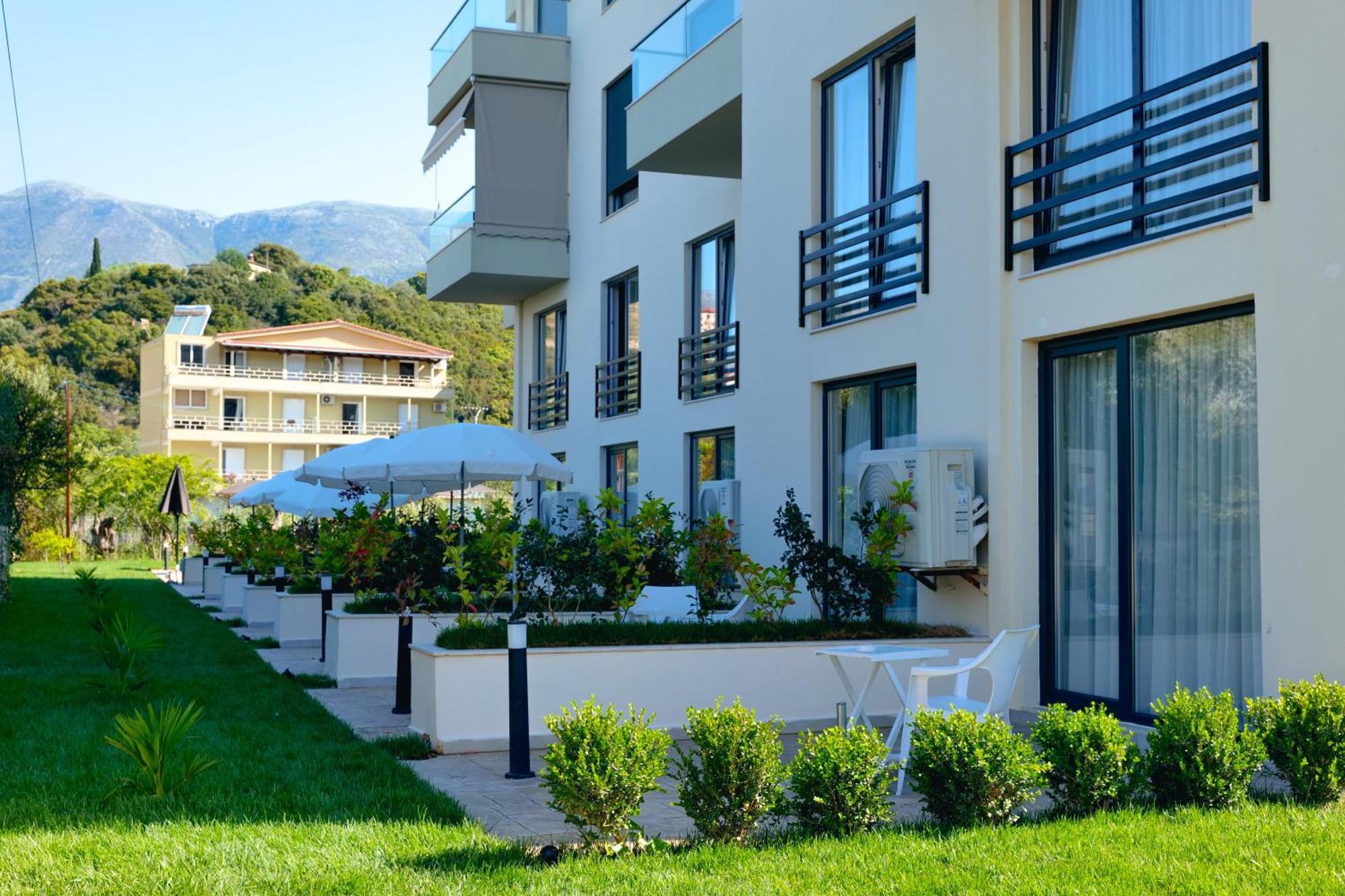 The Blue Wave Hotel Himare Esterno foto
