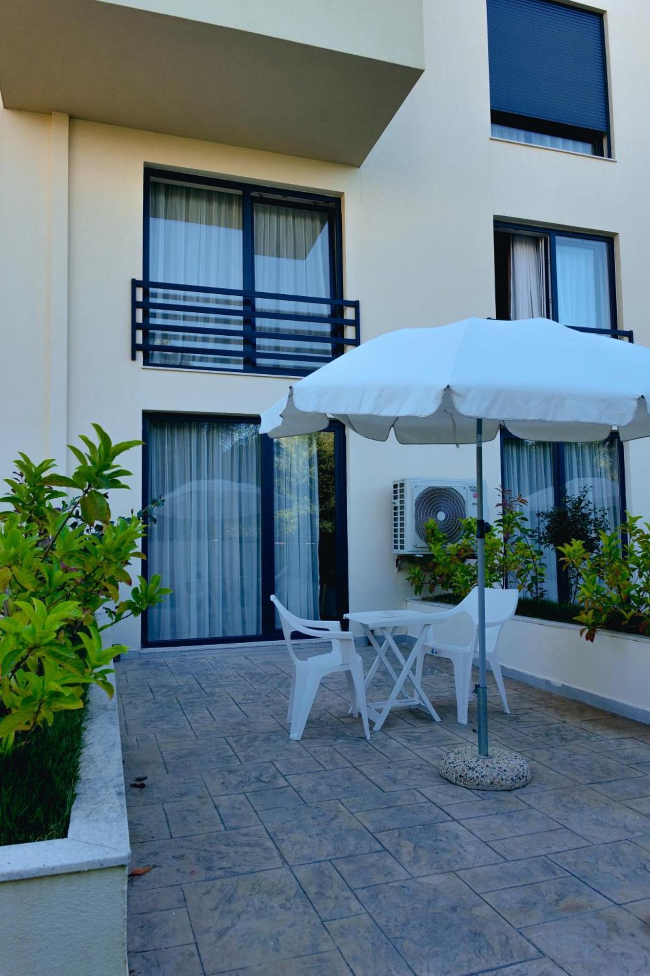 The Blue Wave Hotel Himare Esterno foto