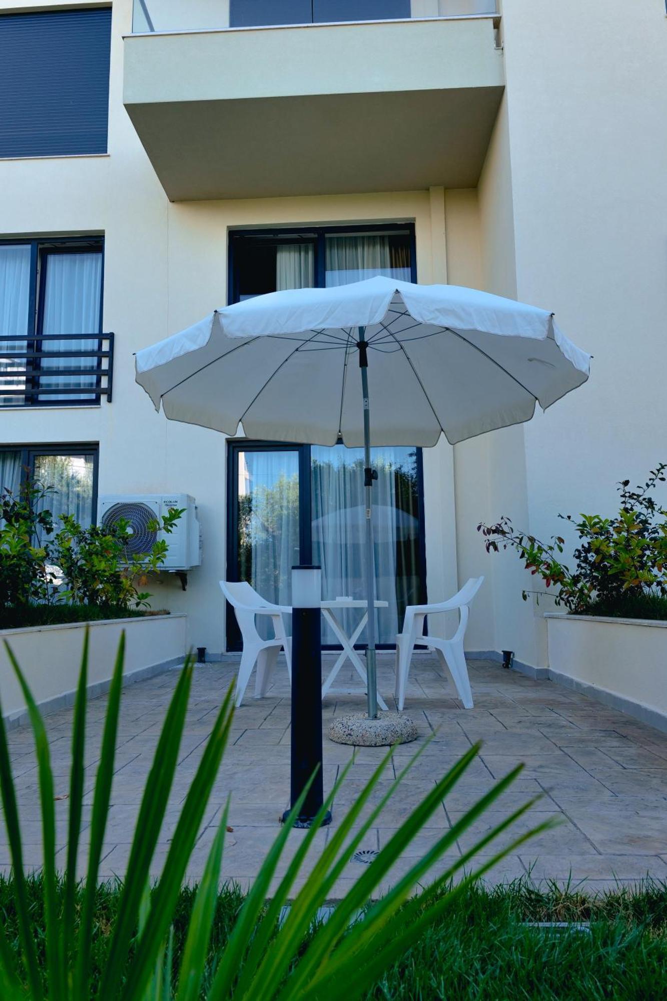 The Blue Wave Hotel Himare Esterno foto