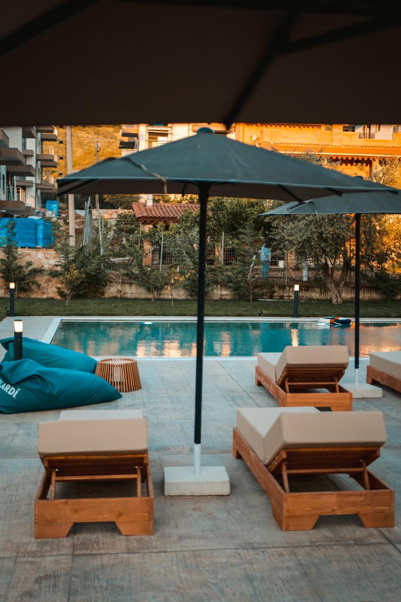 The Blue Wave Hotel Himare Esterno foto