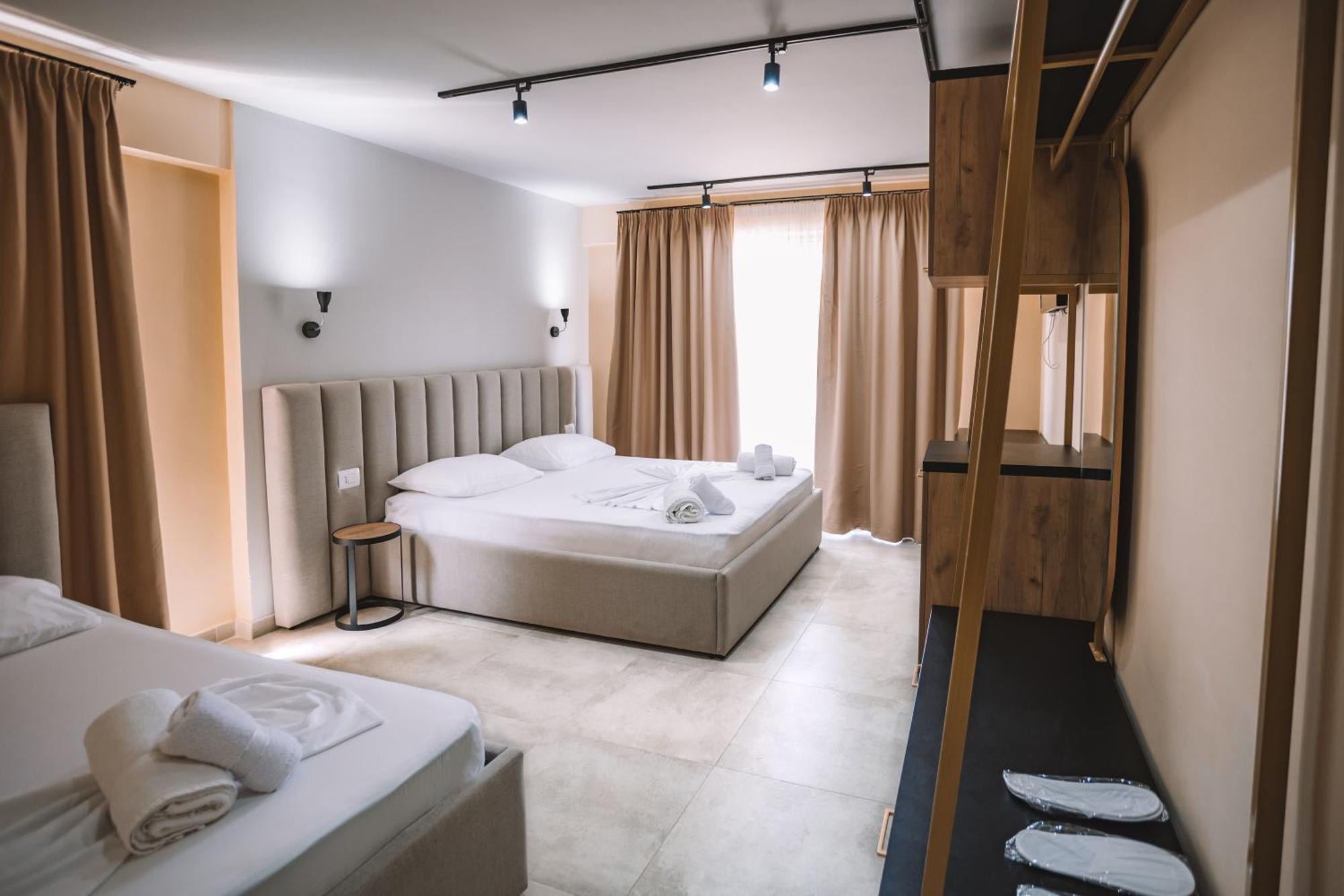 The Blue Wave Hotel Himare Esterno foto