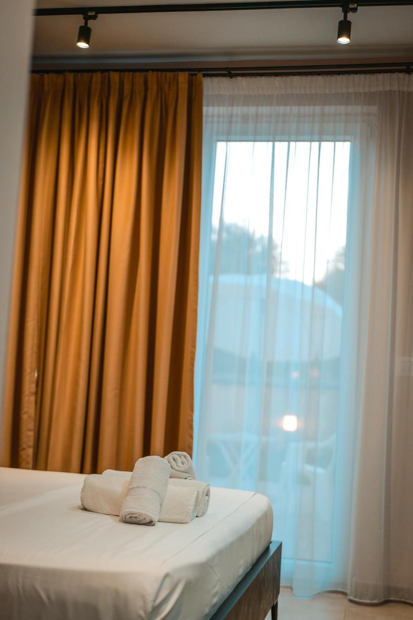 The Blue Wave Hotel Himare Esterno foto