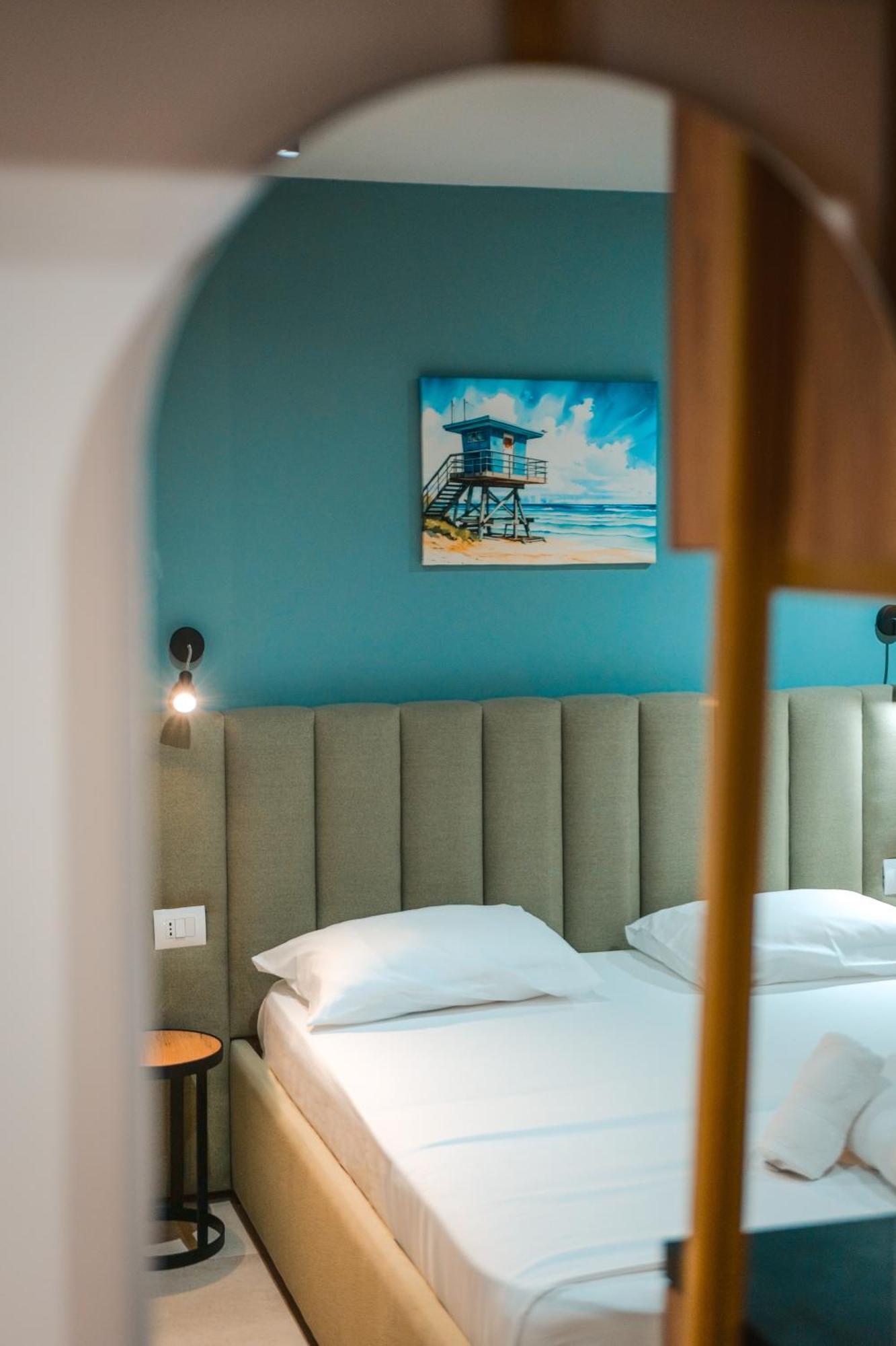 The Blue Wave Hotel Himare Esterno foto